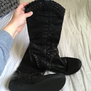 Black boot